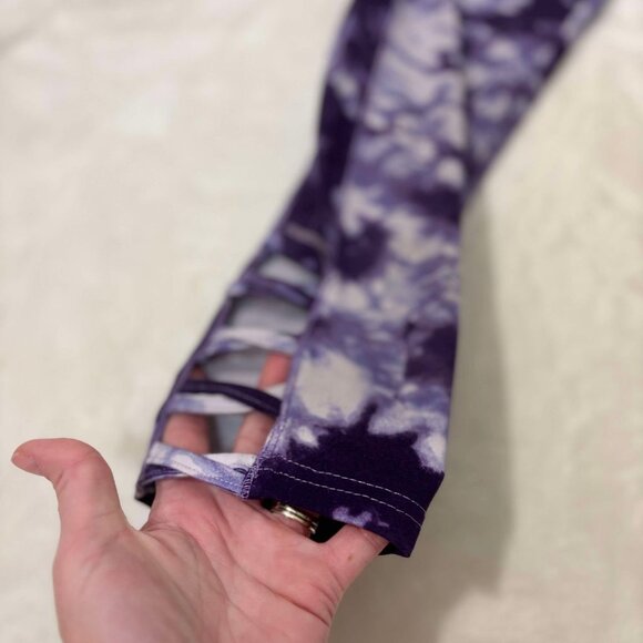 Women's Lavender & White Blended Leggings with Side Pockets by ShoActive - Picture 3 of 5